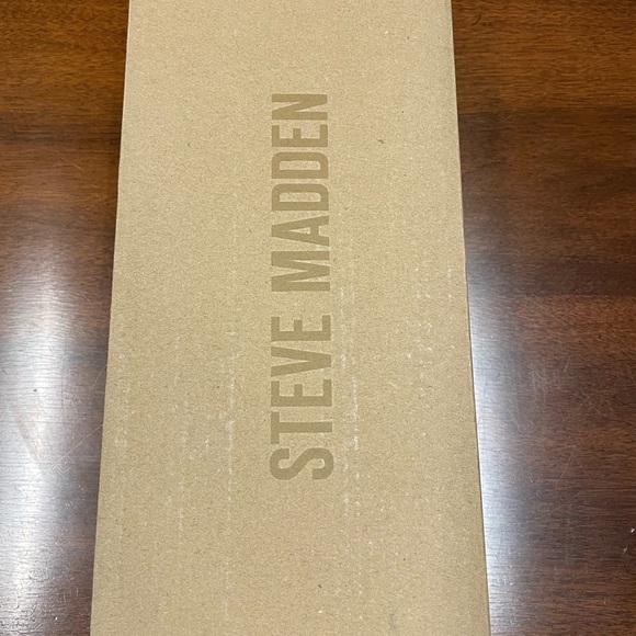 NEW STEVE MADDEN RAFFIA FLATS - Picture 4 of 10